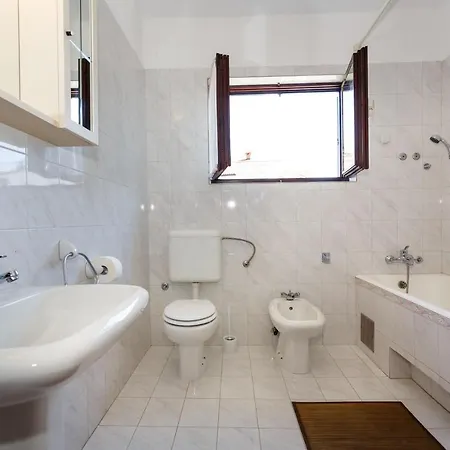 With Parking Space Njivice, Krk - 20505 Apartment