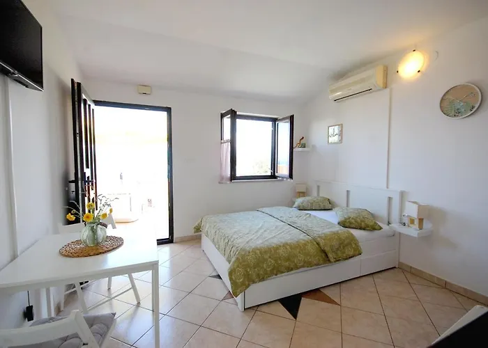 With Parking Space Njivice, Krk - 20505 Apartamento *