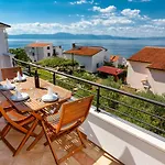 Διαμέρισμα With Parking Space Njivice, Krk - 20505
