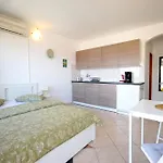 Διαμέρισμα With Parking Space Njivice, Krk - 20505